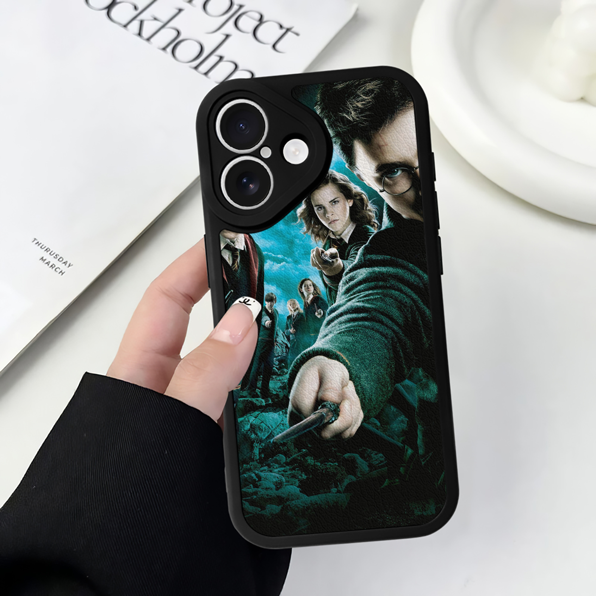 （画像用） Harry Potter ハリー・ポッターシリーズ 【iPhone 16シリーズ対応】シリコンスマホケース（レザー調） 材質：シリコン